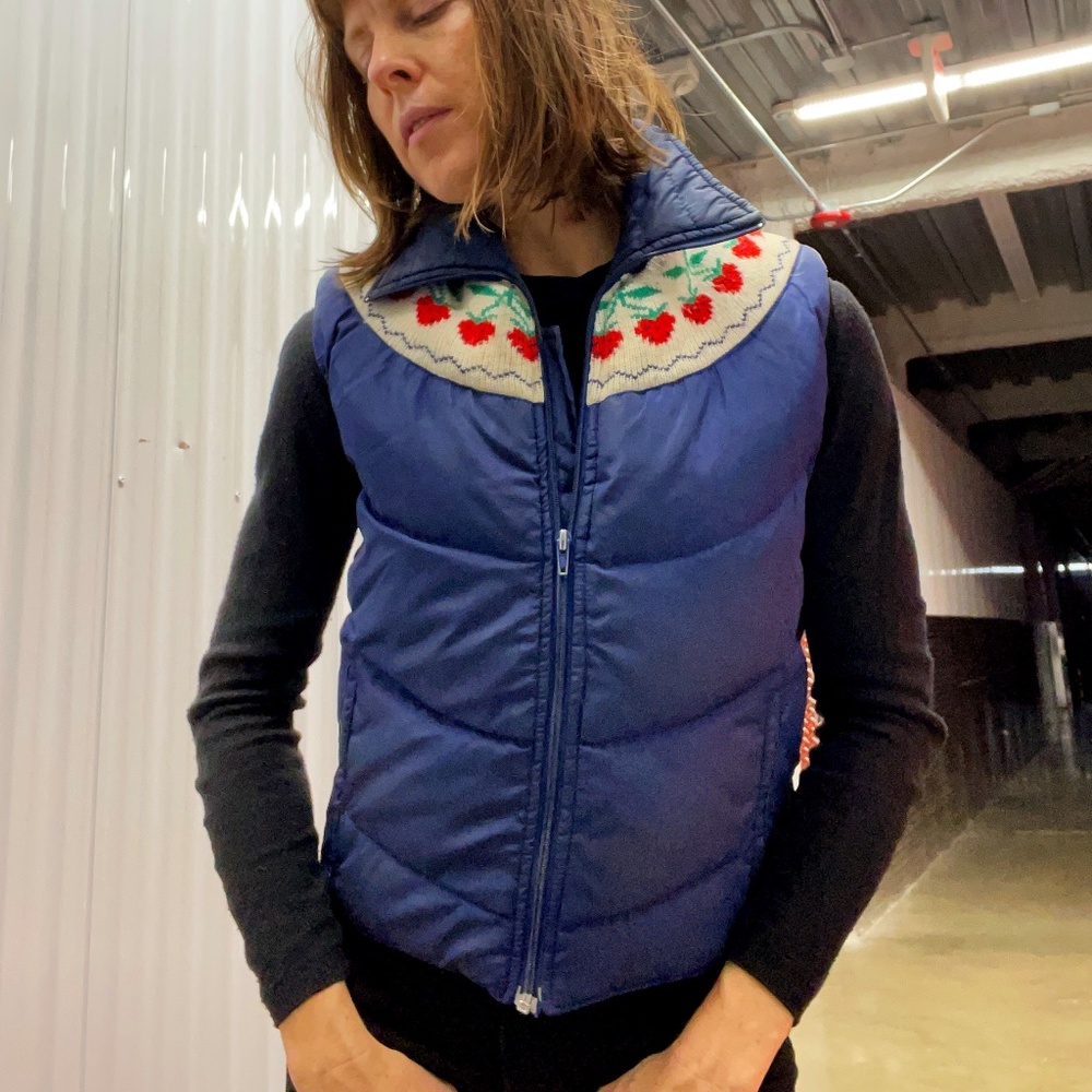 Vintage Antler Down Puffer Ski Vest w/Strawberries Women Size M